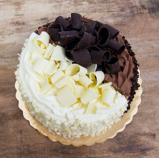 Blanc Et Noire Cake