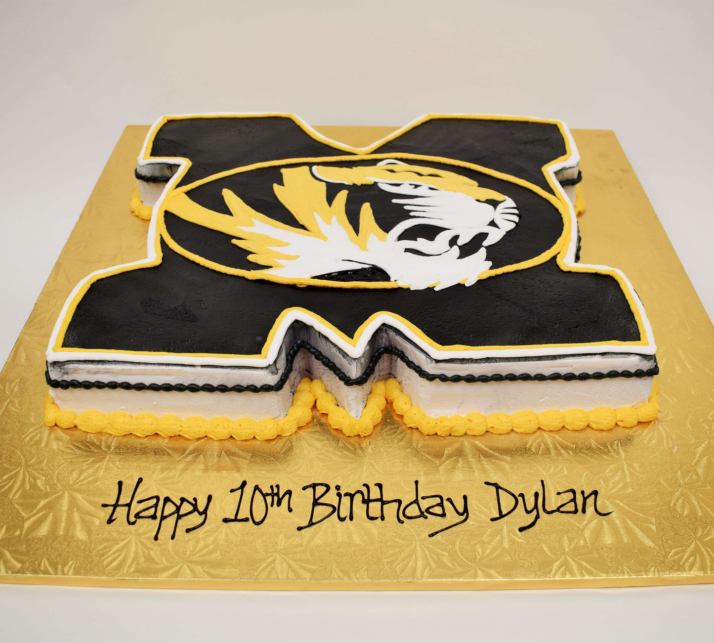 McArthur's Bakery Custom Cake with Mizzou Tiger cutout